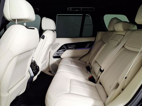 Used 2025 Land Rover Range Rover SE image 14
