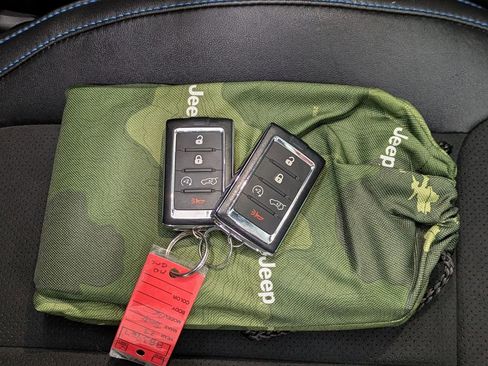 Used 2023 Jeep Grand Cherokee Trailhawk image 21