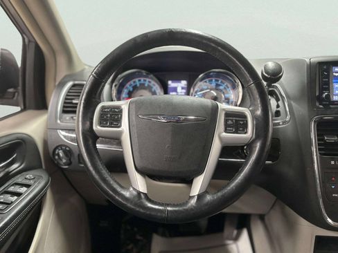 Used 2015 Chrysler Town & Country Touring-L w/ Driver Convenience Group FWD image 30