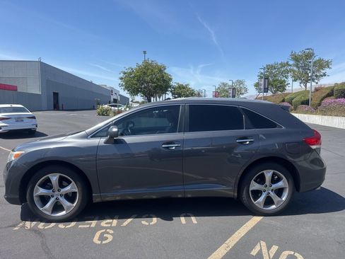 Used 2011 Toyota Venza w/ Premium Pkg #2 FWD image 4