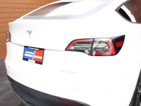 Used 2023 Tesla Model Y Long Range image 3