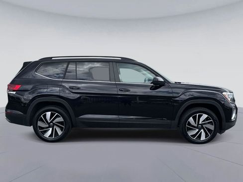 Used 2025 Volkswagen Atlas SE FWD image 2