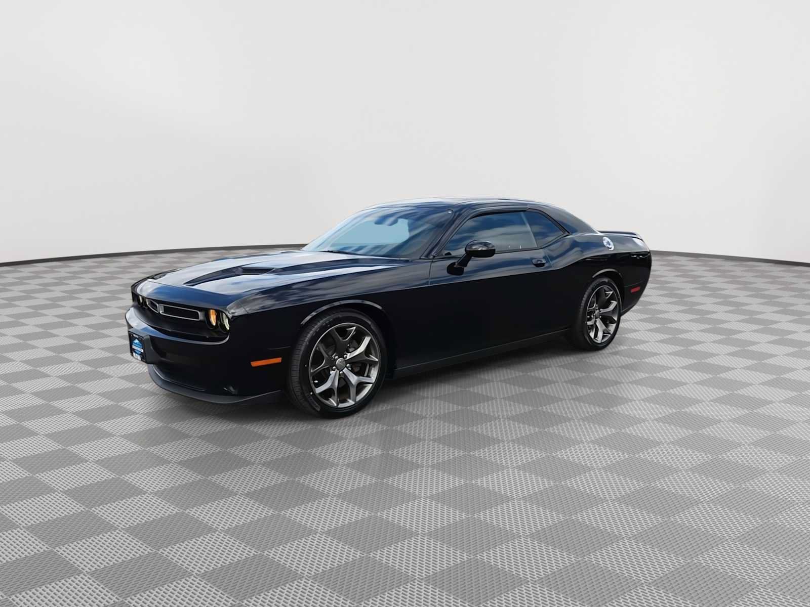 Used 2015 Dodge Challenger SXT w/ Sound Group RWD image 4