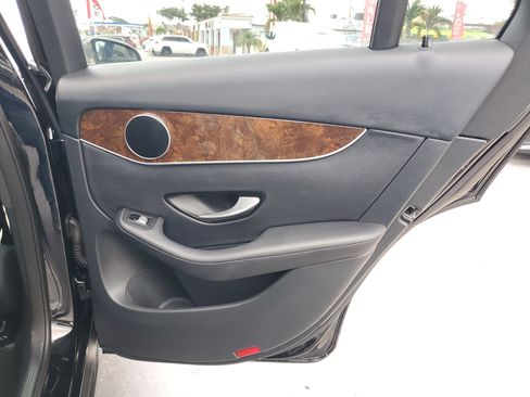 Used 2017 Mercedes-Benz GLC 300 4MATIC image 38