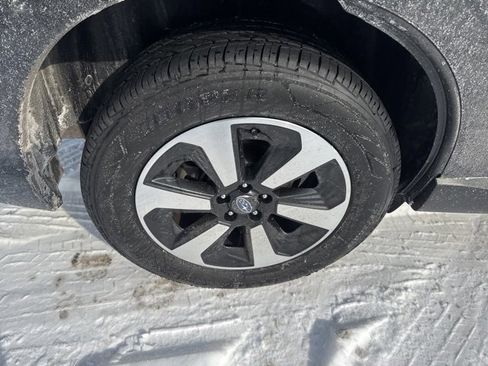 Used 2018 Subaru Forester 2.5i Premium w/ All-Weather Package image 9