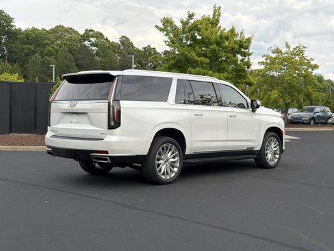 Used 2023 Cadillac Escalade ESV Premium Luxury AWD/4WD image 3