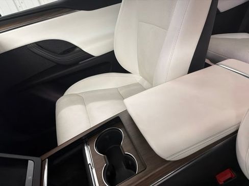 Used 2022 Tesla Model X AWD/4WD image 36