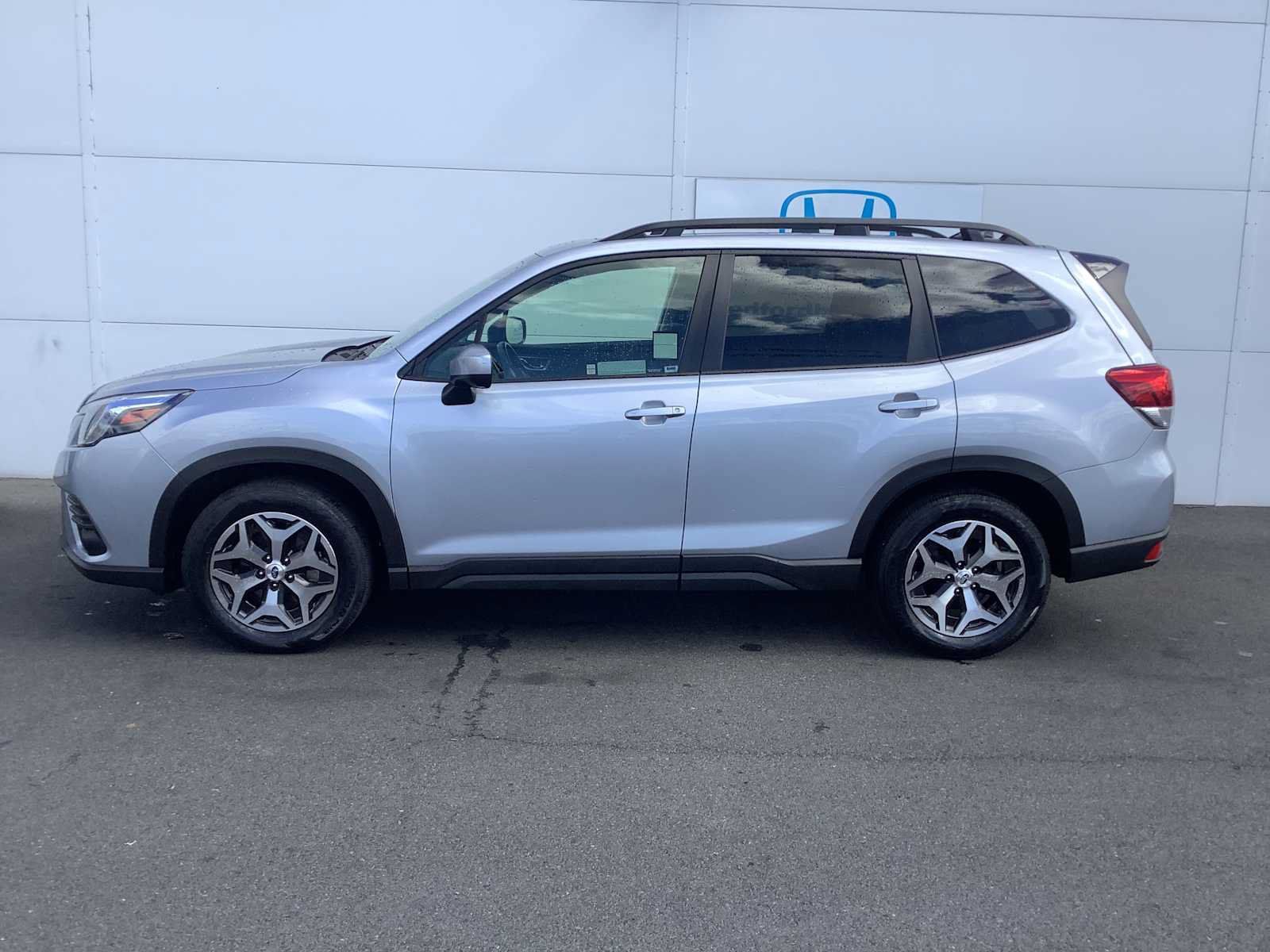 Used 2024 Subaru Forester Premium AWD/4WD image 2