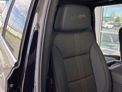 New 2026 Chevrolet Suburban High Country AWD/4WD image 19