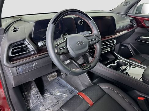 Used 2025 Chevrolet Traverse RS image 9