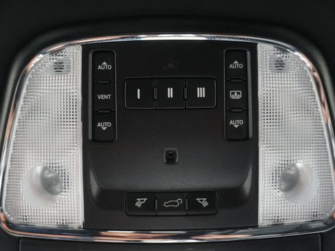 Used 2018 Jeep Grand Cherokee Overland image 24