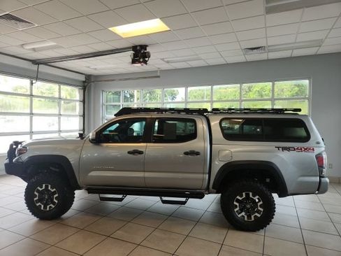 Used 2023 Toyota Tacoma TRD Off-Road w/ TRD Premium Off Road Package AWD/4WD image 7