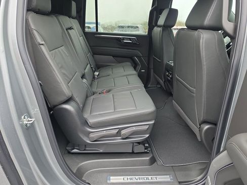 New 2026 Chevrolet Suburban LT w/ Comfort Package image 32