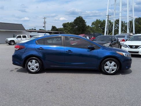 Used 2017 Kia Forte LX FWD image 2