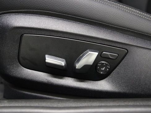 Used 2019 BMW 530e xDrive image 21