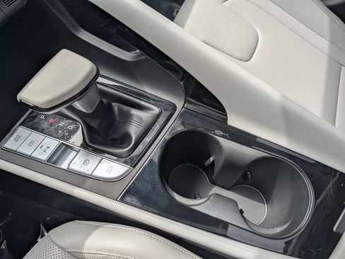 Certified 2024 Hyundai Elantra Limited FWD image 18