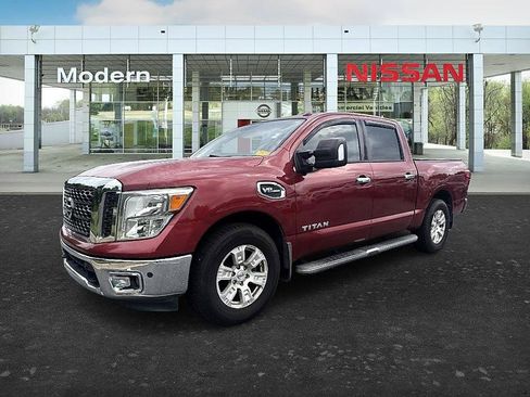 Used 2017 Nissan Titan SV RWD image 1