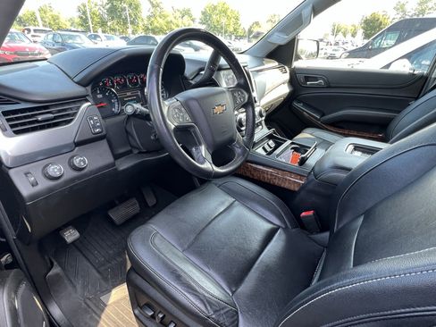 Used 2020 Chevrolet Suburban Premier AWD/4WD image 18