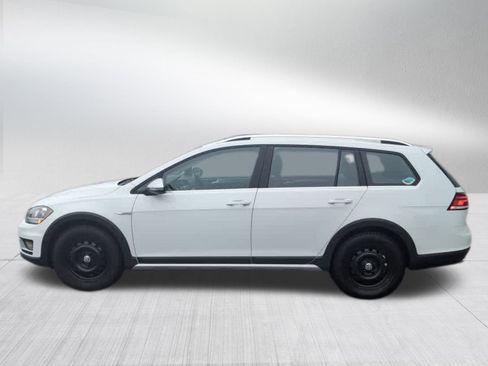 Certified 2019 Volkswagen Golf Alltrack S image 2
