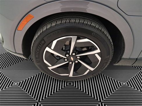 Used 2025 Chevrolet Equinox EV LT w/ Convenience Package image 9