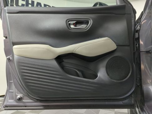 Used 2025 Honda HR-V LX image 9