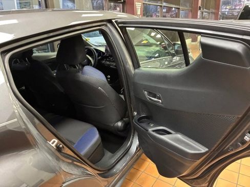 Used 2021 Toyota C-HR XLE image 32