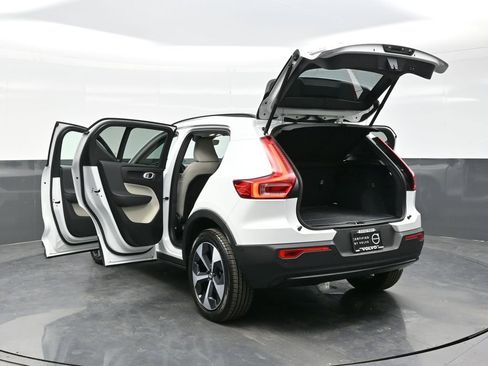 Certified 2026 Volvo XC40 B5 Plus w/ Protection Package Premier AWD/4WD image 35