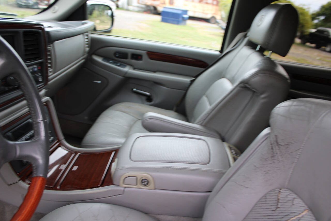 Used 2002 Cadillac Escalade AWD image 19