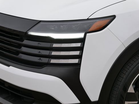 Certified 2025 Nissan Kicks SV w/ Illumination Package image 16