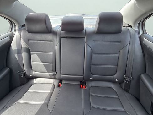 Used 2017 Volkswagen Jetta SE image 12