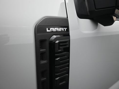 Used 2025 Ford F250 Lariat w/ Black Appearance Package image 11