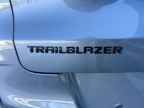 Used 2025 Chevrolet TrailBlazer RS w/ Driver Confidence Package image 36