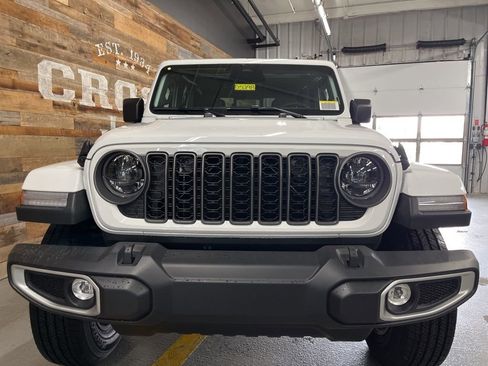 New 2026 Jeep Gladiator Sahara image 8
