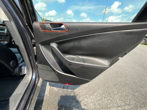 Used 2007 Volkswagen Passat 2.0T image 16