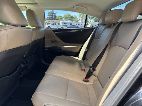 Used 2020 Lexus ES 300h w/ Premium Package FWD image 10