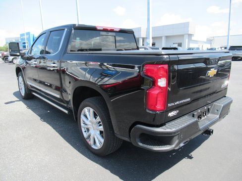 Certified 2024 Chevrolet Silverado 1500 High Country w/ High Country Premium Package AWD/4WD image 7