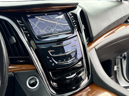 Used 2016 Cadillac Escalade ESV Luxury image 10