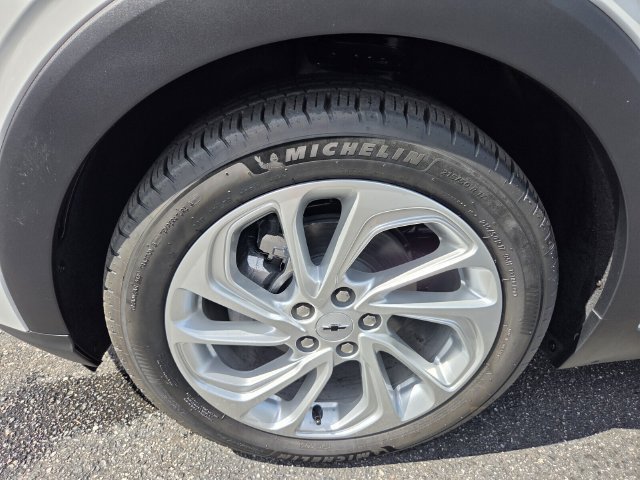 New 2027 Chevrolet Bolt LT w/ Comfort Package FWD image 5