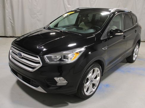 Used 2019 Ford Escape Titanium image 1