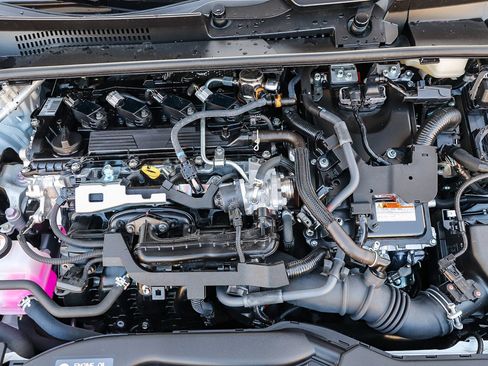 Certified 2025 Toyota Prius XLE image 28