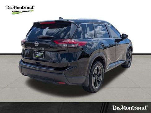 Used 2024 Nissan Rogue SV w/ SV Premium Package image 5