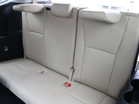 Used 2024 Toyota Highlander XLE AWD/4WD image 32