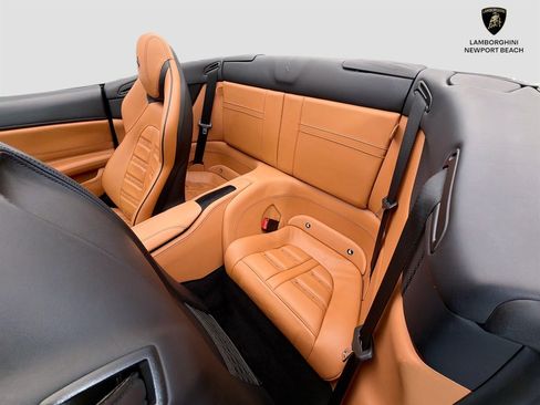 Used 2015 Ferrari California T RWD image 40