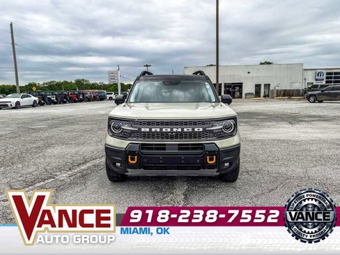 Used 2025 Ford Bronco Sport Badlands w/ Badlands Tech Package AWD/4WD image 2