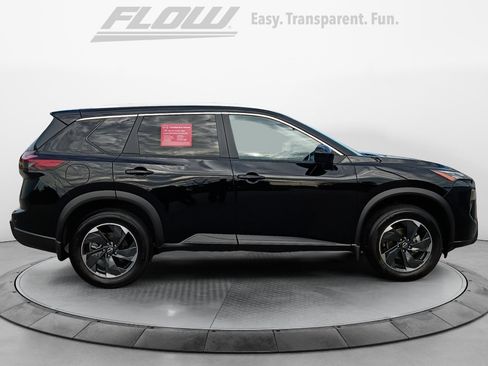 Used 2025 Nissan Rogue SV w/ SV Premium Package FWD image 8