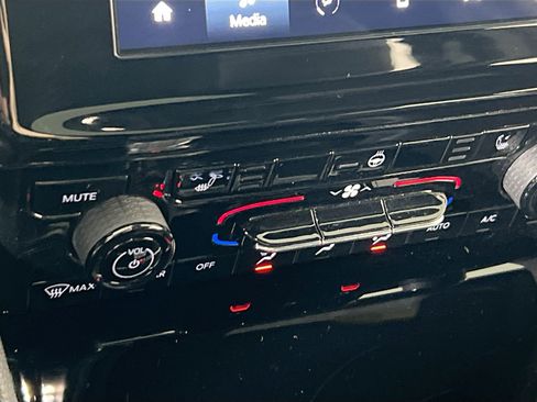 Used 2023 Jeep Grand Cherokee Altitude image 19