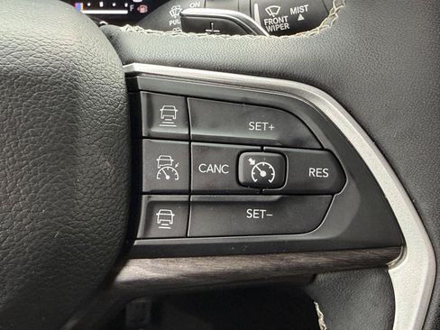 Used 2023 Jeep Grand Cherokee Limited AWD/4WD image 23