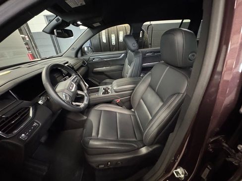 Used 2024 GMC Acadia Elevation w/ Black Edition image 17