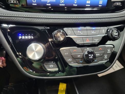 New 2026 Chrysler Pacifica Select w/ S Appearance Package image 18