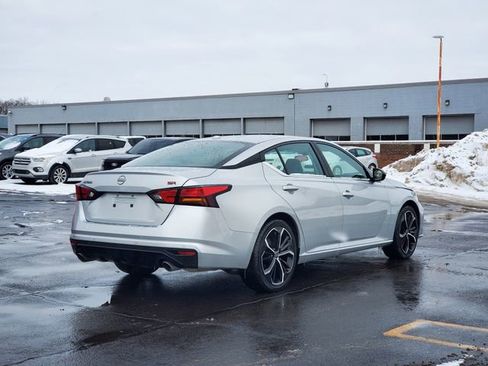 Used 2024 Nissan Altima 2.5 SR image 3